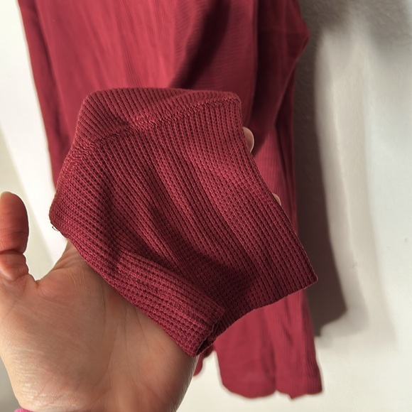 Sanctuary Women's Burgundy Long Sleeve Cowl Neck Waffle Knit Tunic Size 1X - Picture 8 of 8